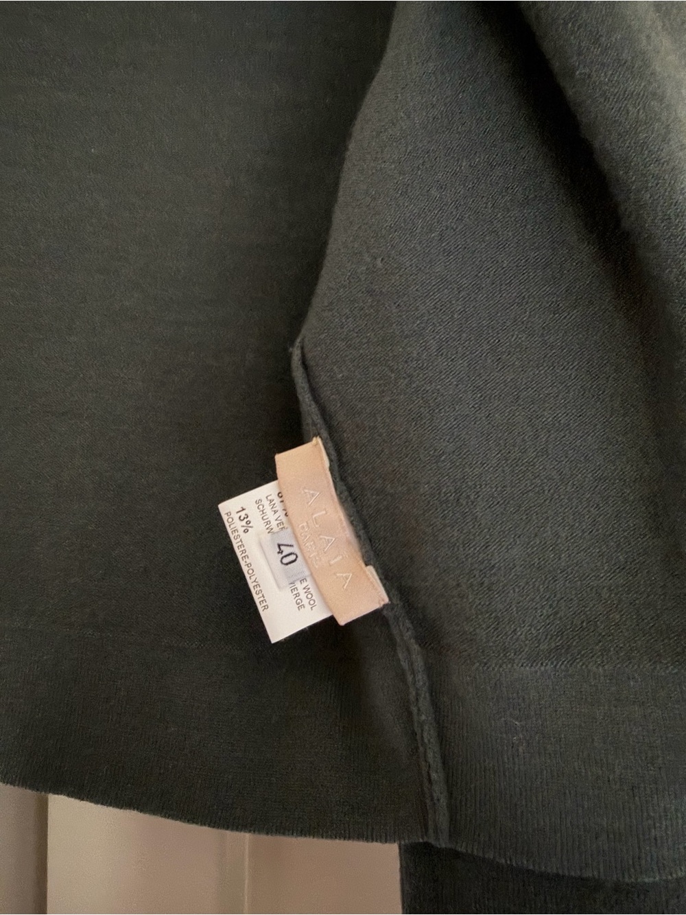 Alaia Signature Cropped Knit Cardigan - Picture 4 of 5